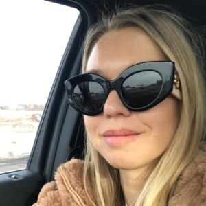 Meet your Posher, Caitlin